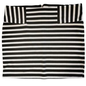 3/$20 Guess Black & White Striped Stretch Mini Skirt - Sz S Open to Offers